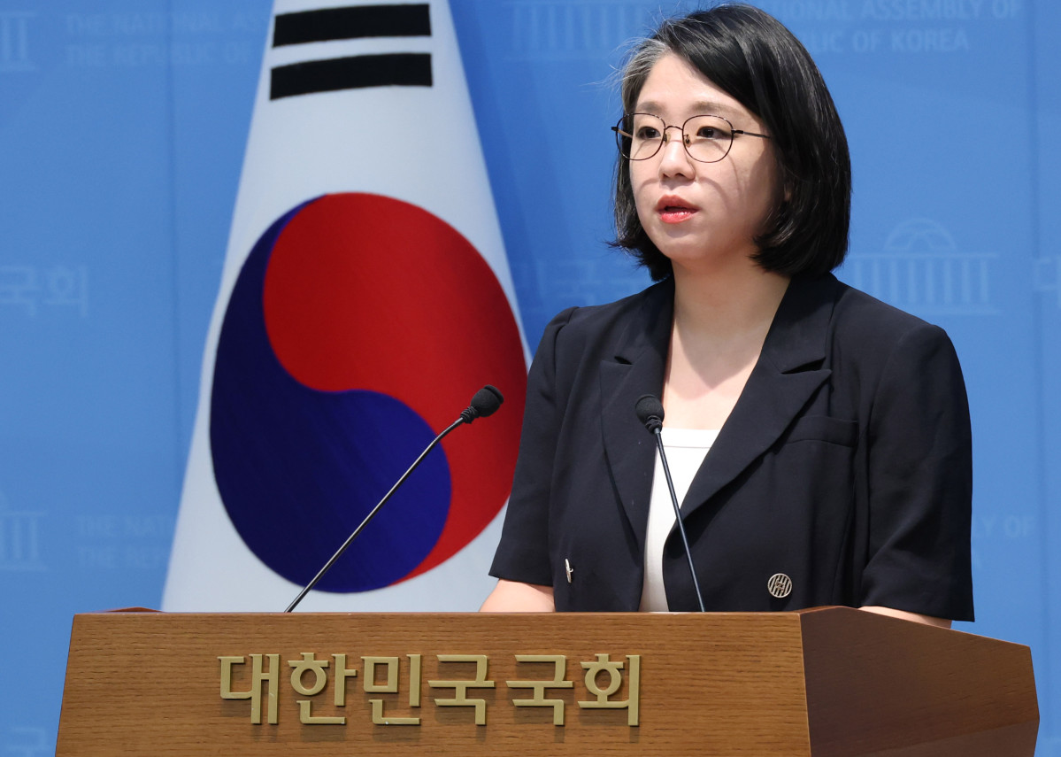 ▲용혜인 성평등가족부 장관 후보자가 13일 국회 소통관에서 후보직 자진 사퇴 기자회견을 하고 있다. (연합뉴스)