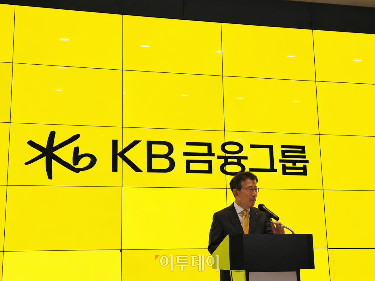 ▲이재근 KB금융그룹 차기 회장 후보자가 14일 서울 여의도 KB금융그룹 본사에서 기자들과 만나 발언하고 있다. (박민석 기자 mins@)