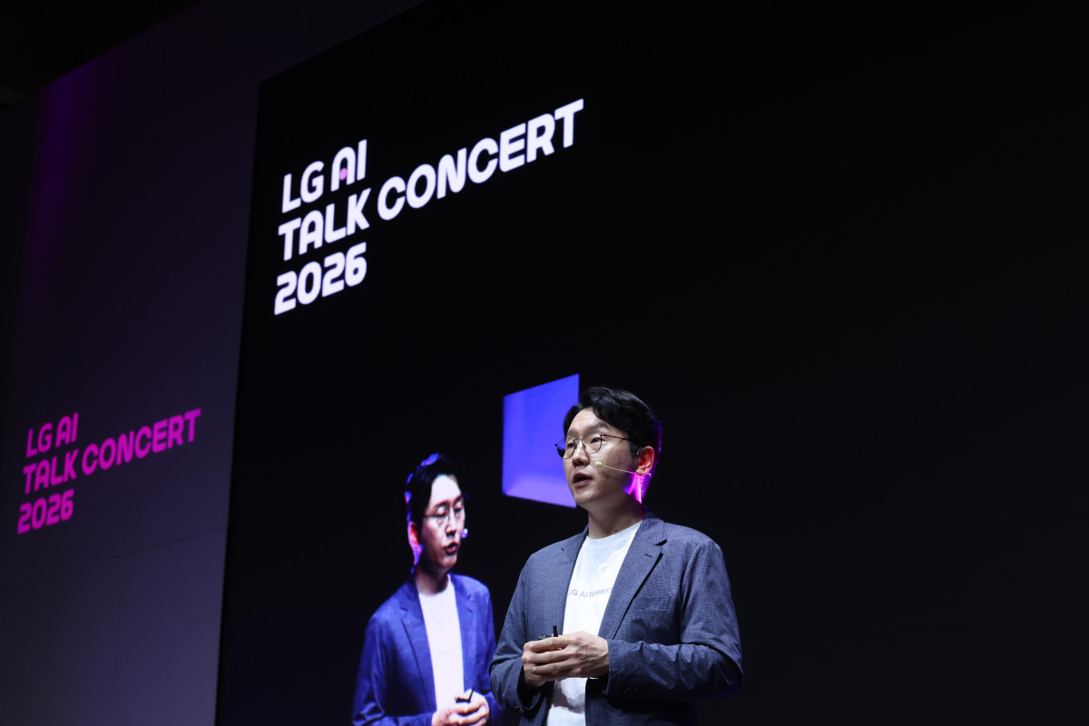 ▲LG AI 토크 콘서트 2026에서 임우형 LG AI연구원 공동 연구원장이 발표하고 있는 모습. (사진=LG)