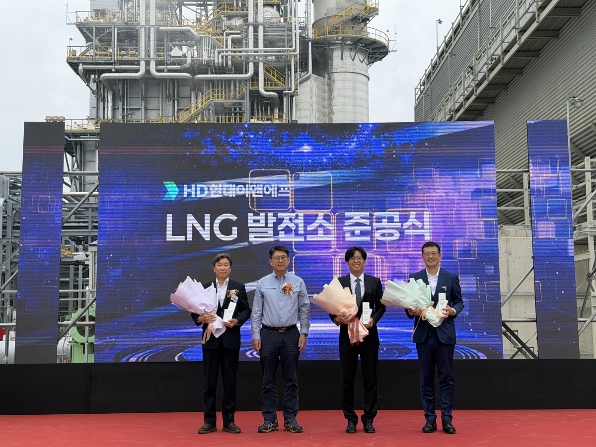 ▲현대 이엔에프가 LNG 발전소 준공식을 하고 있다. (사진제공=SNT모티브)
