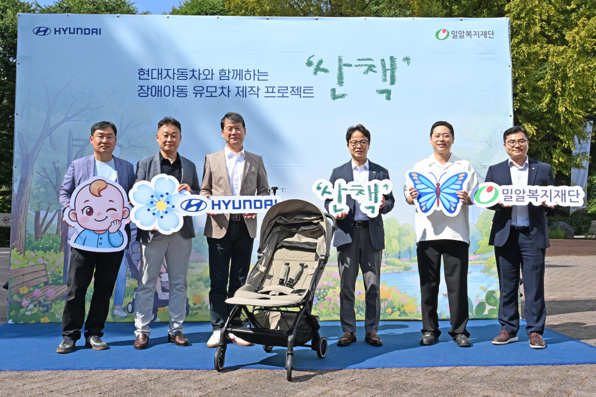▲(왼쪽부터) 현대차 국내사업지원실 김경조 상무, 현대차 국내지원사업부장 김은희 상무, 현대차 국내사업본부 윤효준 본부장, 밀알복지재단 황대벽 총괄본부장, 와이업 도홍구 대표이사, 밀알복지재단 조성결 실장. (사진=현대차)
