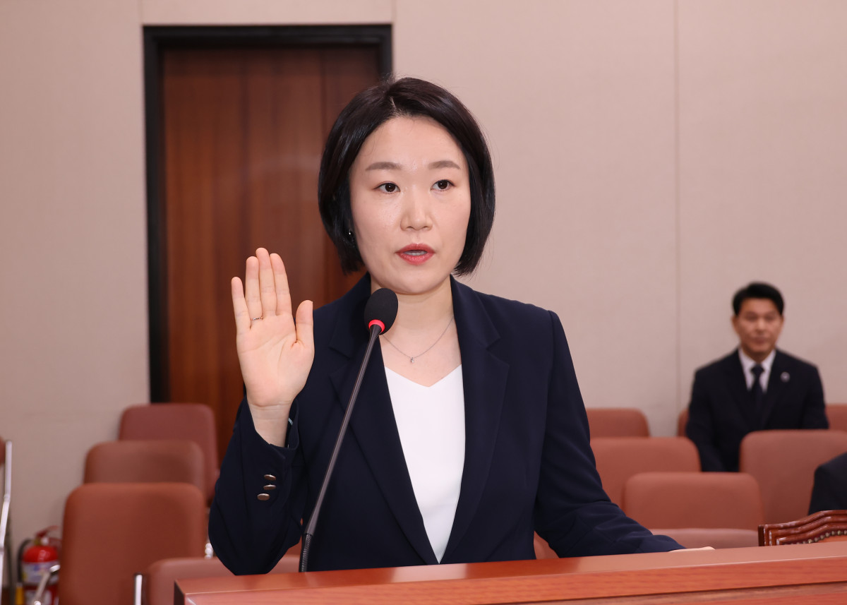 ▲선서하는 이소영 중기부 장관 후보자 (사진제공=연합뉴스)