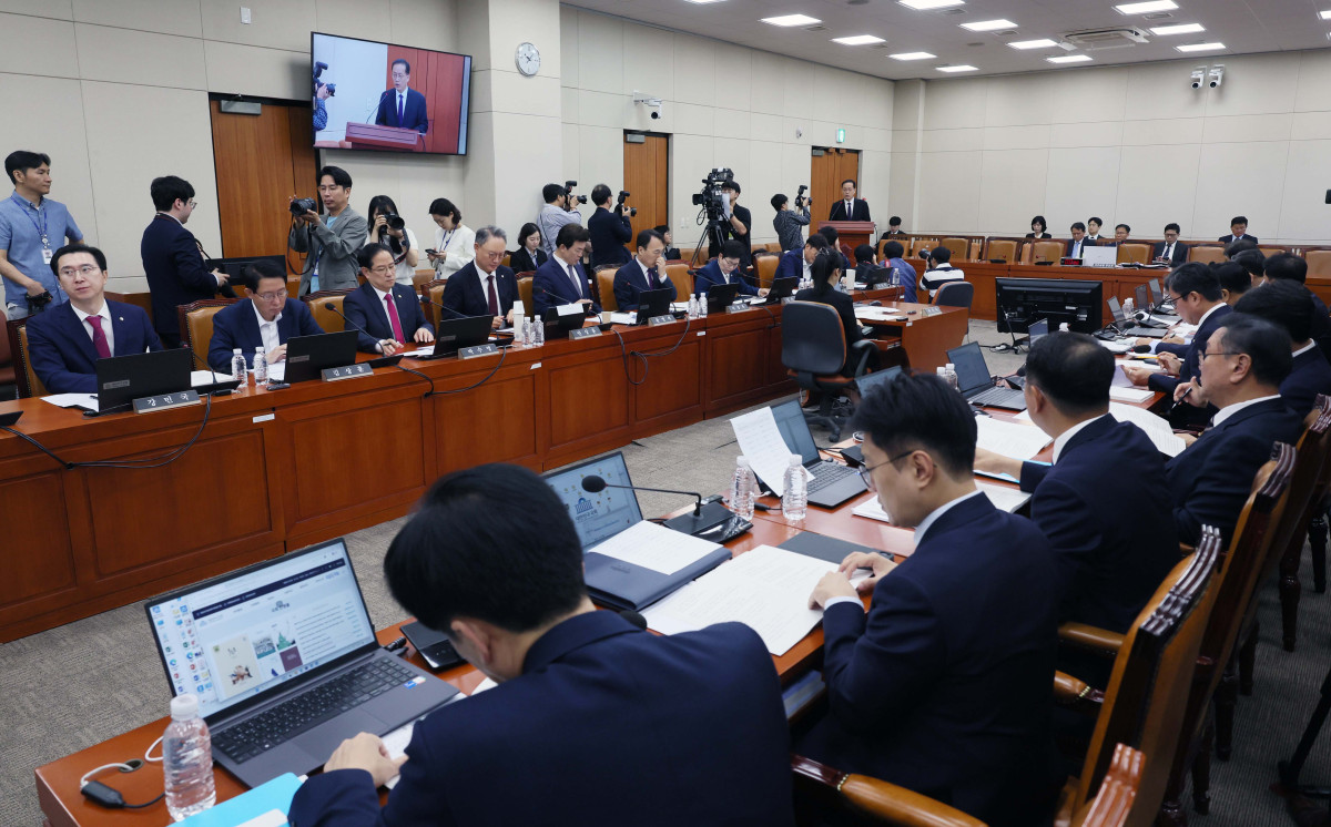 ▲이형일 부총리 겸 재정경제부 장관 후보자가 15일 서울 여의도 국회에서 열린 인사청문회에서 모두발언을 하고 있다. 신태현 기자 holjjak@