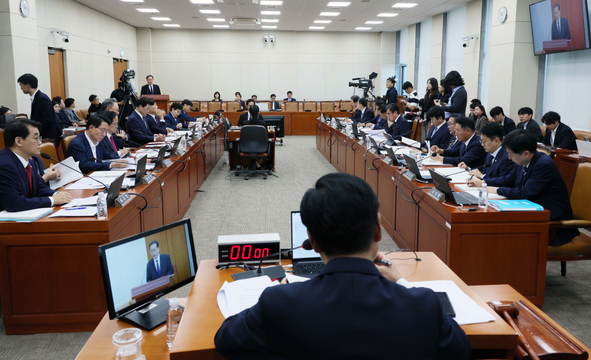 ▲이형일 부총리 겸 재정경제부 장관 후보자가 15일 서울 여의도 국회에서 열린 인사청문회에서 모두발언을 하고 있다. 신태현 기자 holjjak@