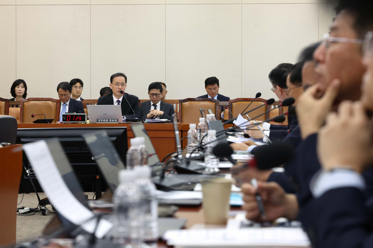 ▲이형일 부총리 겸 재정경제부 장관 후보자가 15일 서울 여의도 국회에서 열린 인사청문회에서 의원 질의에 답하고 있다. 신태현 기자 holjjak@