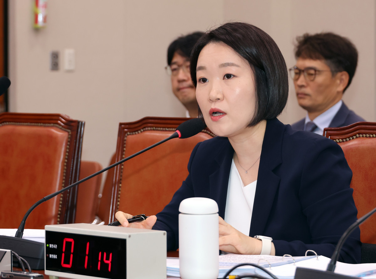 ▲이소영 중소벤처기업부 장관 후보자가 15일 국회 산업통상자원중소벤처기업위원회에서 열린 인사청문회에서 의원들의 질문에 답하고 있다. (사진제공=연합뉴스)