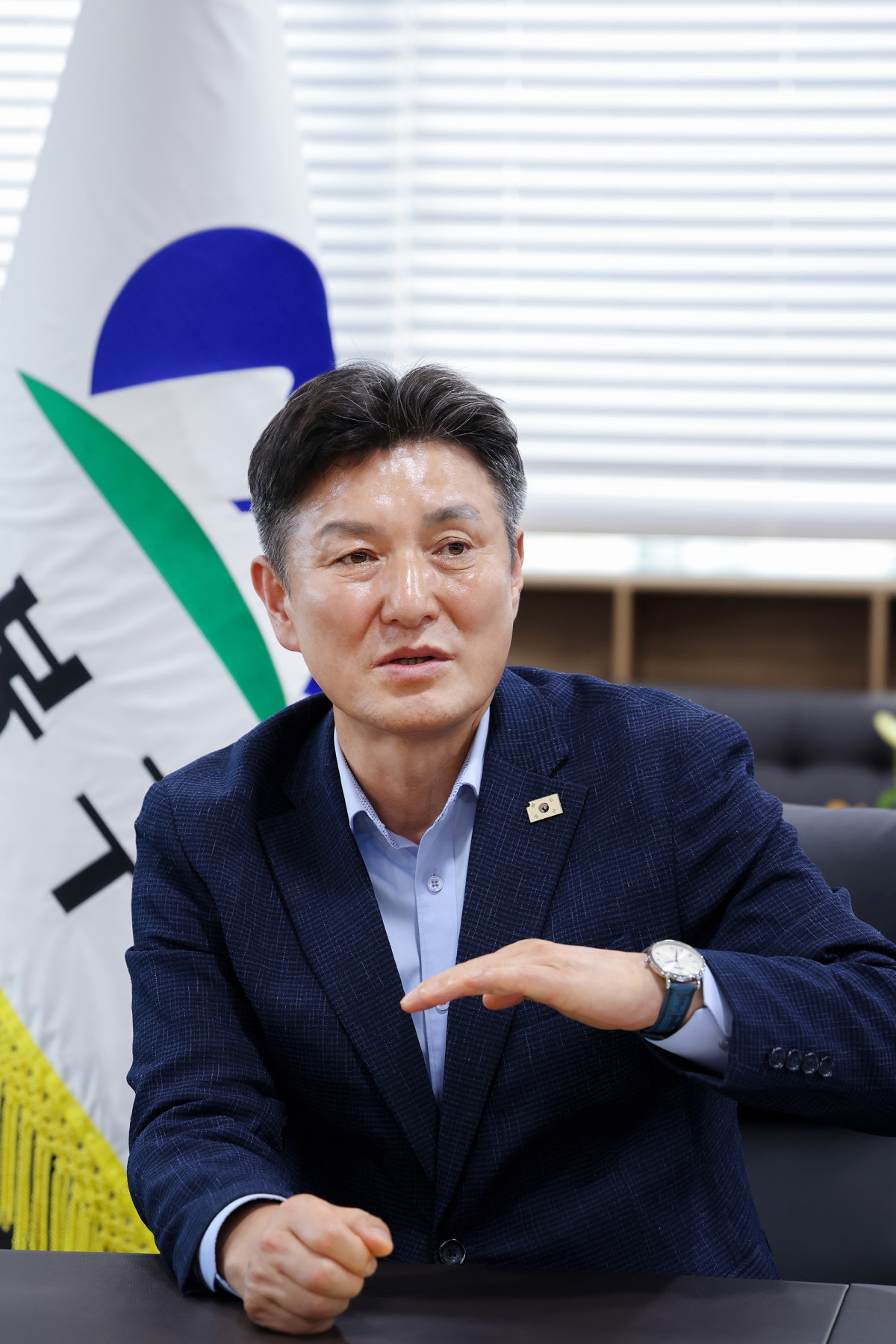 ▲김동욱 서울특별시 도봉구청장이 15일 구청장 집무실에서 본지와 인터뷰를 하고 있다. (사진 제공 = 서울 도봉구)