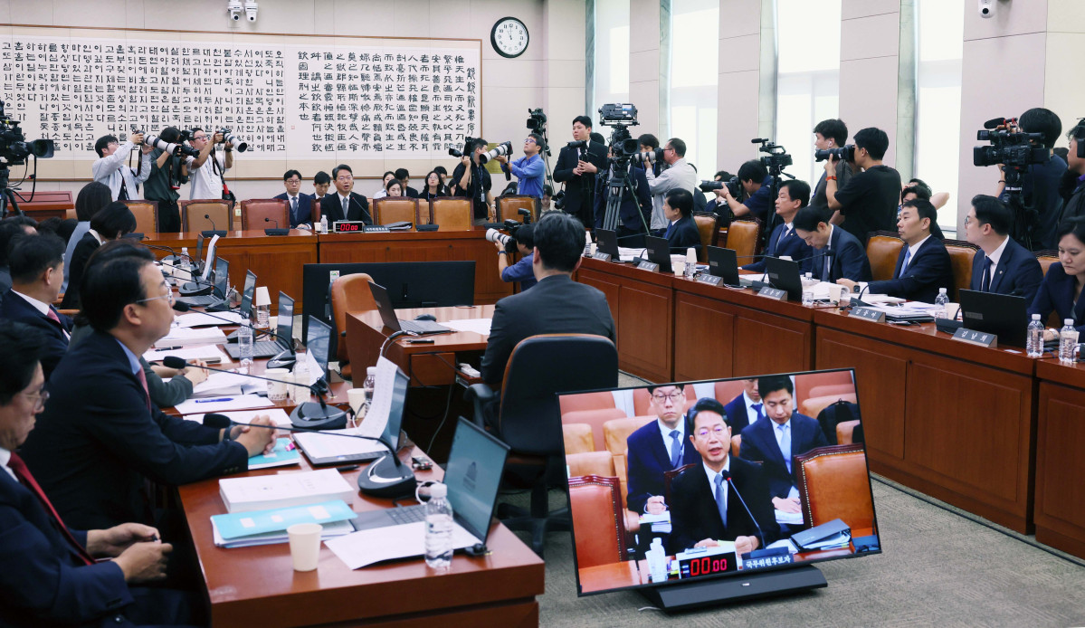 ▲김승원 법무부 장관 후보자가 15일 서울 여의도 국회에서 열린 인사청문회에서 의원질의에 답하고 있다. 신태현 기자 holjjak@