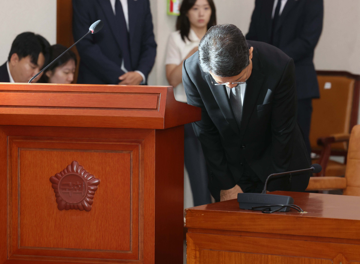 ▲김승원 법무부 장관 후보자가 15일 서울 여의도 국회에서 열린 인사청문회에서 인사하고 있다. 신태현 기자 holjjak@