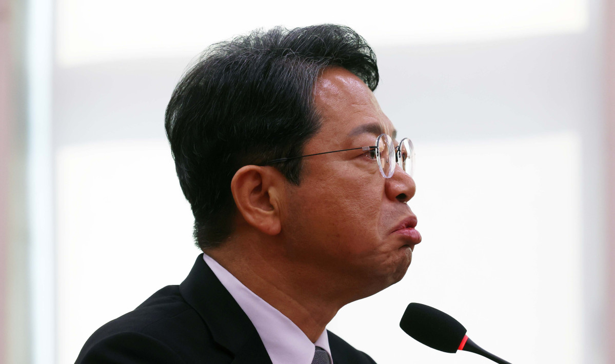 ▲김승원 법무부 장관 후보자가 15일 서울 여의도 국회에서 열린 인사청문회에서 배우자와 자녀들이 연루된 '가족 협동조합' 의혹을 해명하며 눈물을 보이고 있다. 신태현 기자 holjjak@
