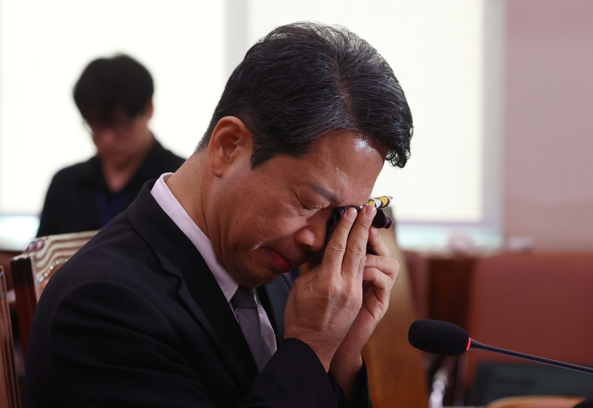▲김승원 법무부 장관 후보자가 15일 서울 여의도 국회에서 열린 인사청문회에서 배우자와 자녀들이 연루된 '가족 협동조합' 의혹을 해명하며 눈물을 보이고 있다. 신태현 기자 holjjak@