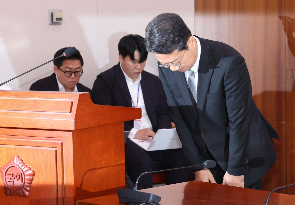 ▲김승원 법무부 장관 후보자가 15일 서울 여의도 국회에서 열린 인사청문회에서 인사하고 있다. 신태현 기자 holjjak@
