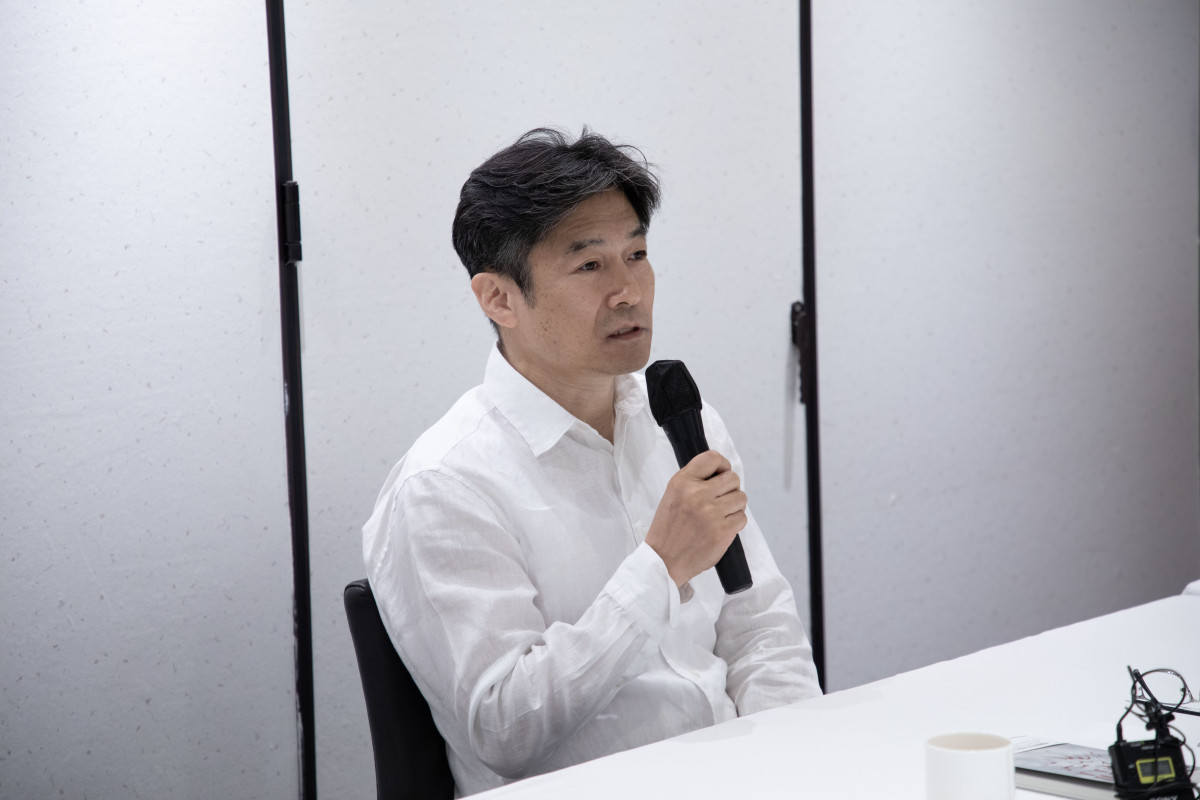 ▲15일 오수완 작가가 서울 중구 달개비에서 열린 신간 ‘에케 호모’ 출간 기념 기자간담회에서 발언하고 있다. (다산북스)