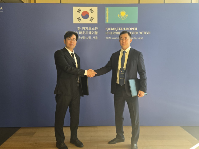 ▲아고스는 카자흐스탄 국영 지주회사인 삼룩카즈나 그룹과 '대드론 방어 시스템 구축 및 사업 협력을 위한 MOU'를 체결했다. <왼쪽부터 정철곤 아고스 대표이사, Abulkair Olzhabaev SAMRUK SIGNAL SYSTEMS CEO> (사진제공 = 아고스)