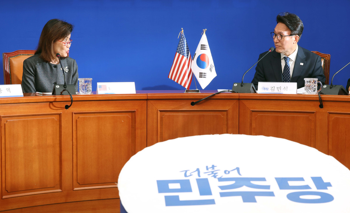▲미셸 스틸 주한미국대사가 15일 서울 여의도 국회에서 김민석 더불어민주당 대표를 접견하며 인사말을 하고 있다. 신태현 기자 holjjak@