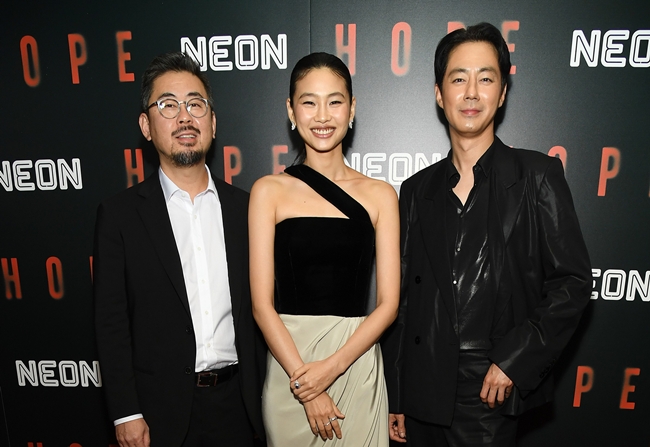 ▲왼쪽부터 영화 '호프'의 나홍진 감독, 배우 정호연, 조인성. (사진제공=플러스엠 엔터테인먼트)