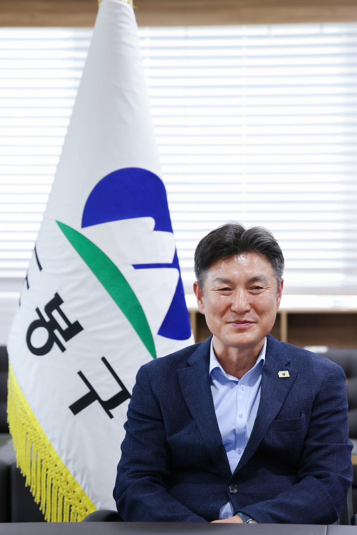 ▲김동욱 서울특별시 도봉구청장이 15일 구청장 집무실에서 이투데이와 인터뷰를 하고 있다. (사진 제공 = 서울 도봉구)
