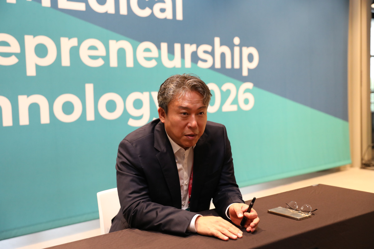 ▲조남준 싱가포르 난양공대 교수가 서울 강남구 코엑스에서 열린 MEeT 2026에서 본지와 만나 인터뷰를 하고 있다. (사진제공=학교법인일송항원)