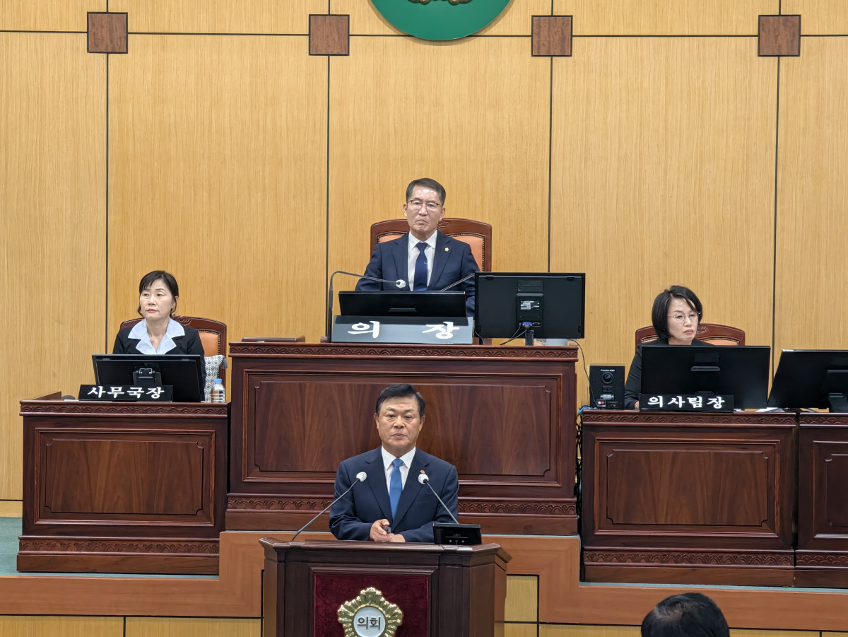 ▲이학수 정읍시장이 15일 정읍시의회 제316회 제1차 정례회 제2차 본회의에서 시정질문에 답변하고 있다. (사진제공=조경환 기자)