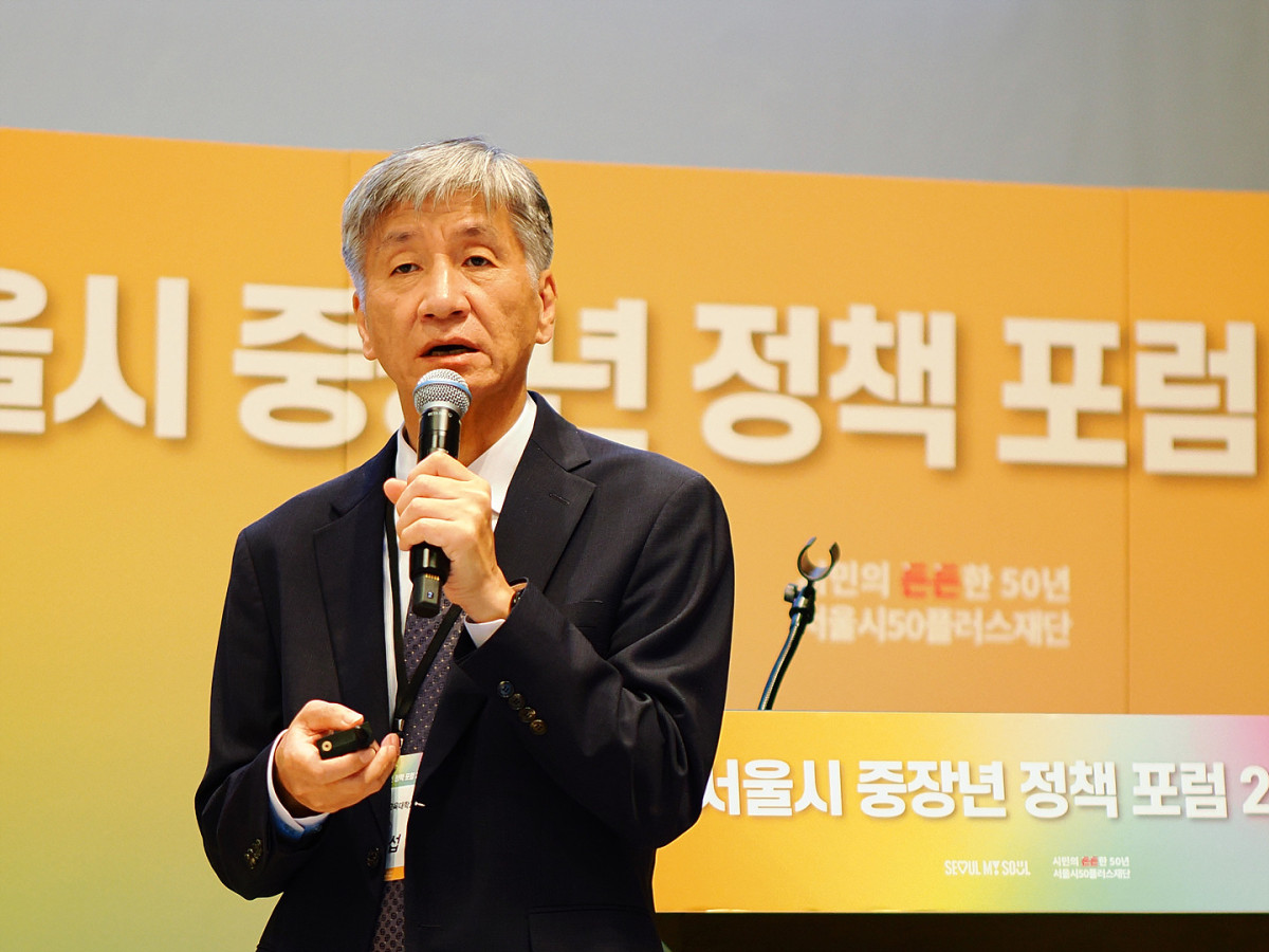 ▲최영섭 한국기술교육대 HRD대학원 교수가 경력과 기업 수요의 불일치를 진단하며 중장년 대상 직무·훈련 방안을 발표하고 있다.(이준호 기자)