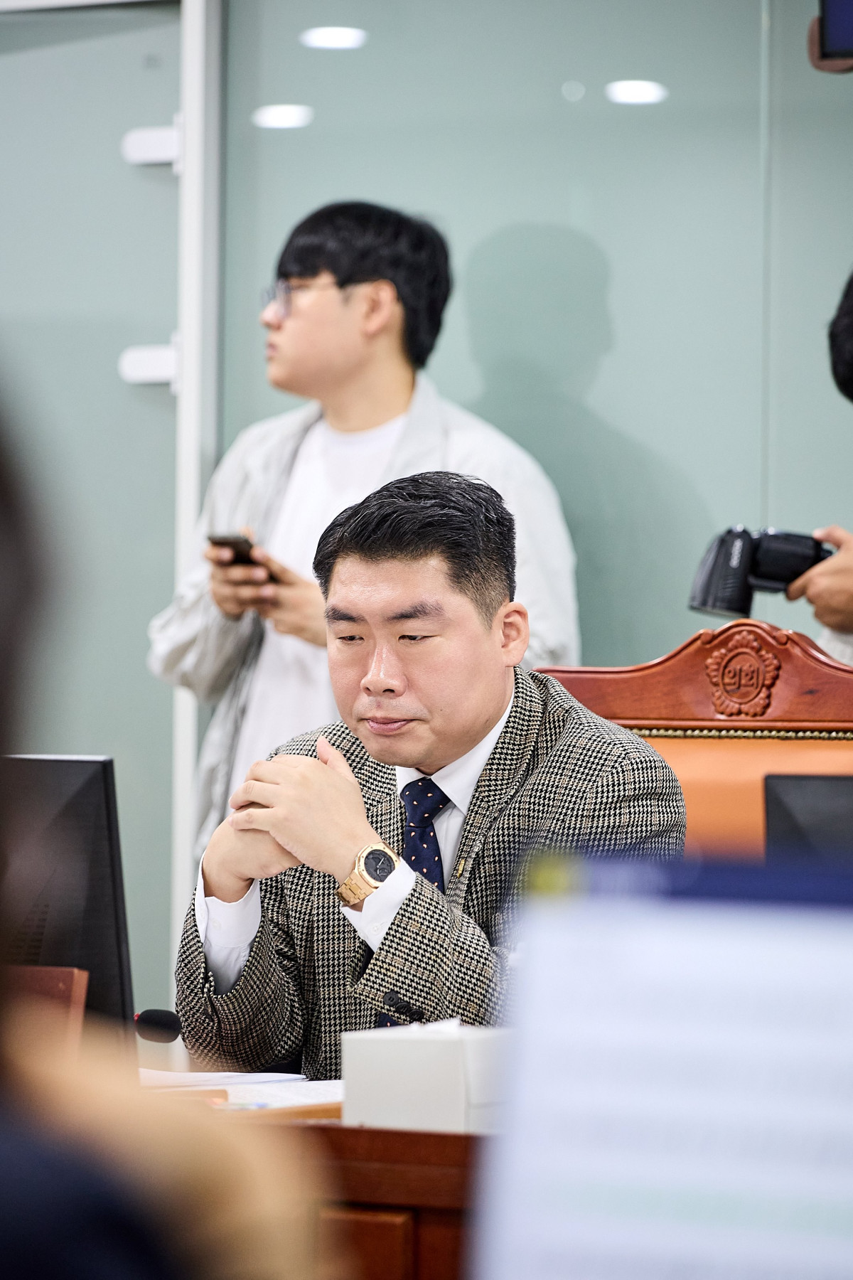 ▲유경현 경기도의원이 경기도의회 예산결산특별위원회에서 일산대교 통행료 지원방식과 관리운영권 매입 방안에 관해 질의하고 있다. (경기도의회)