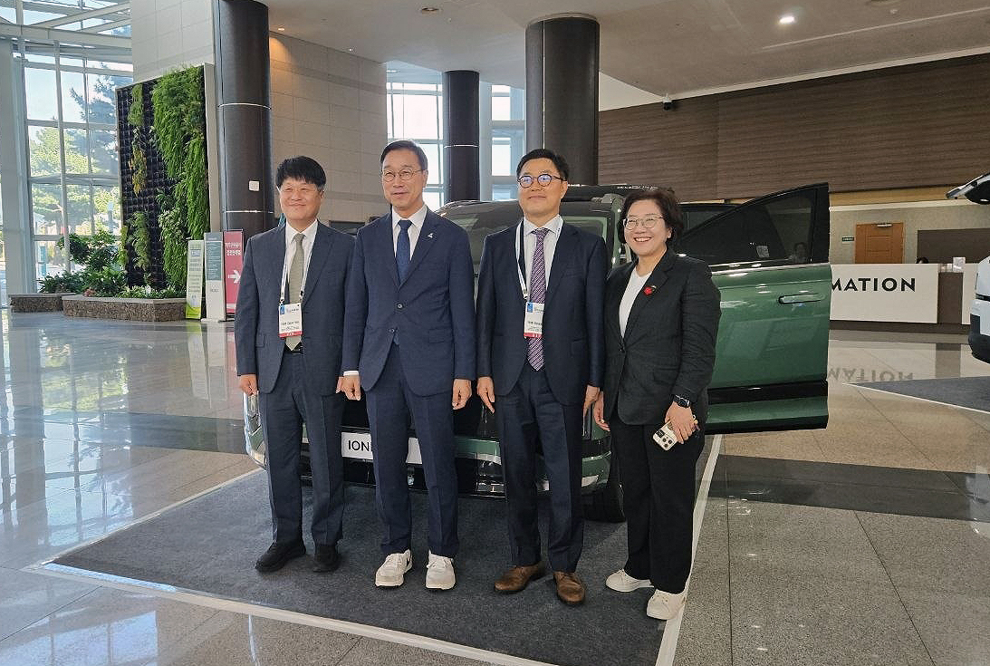 ▲(왼쪽부터) 박덕열 기후에너지환경부 수소열산업정책관, 위성곤 제주특별자치도지사, 신승규 현대차그룹 부사장, 조선희 제주특별자치도 기후에너지국장. (사진=현대차)