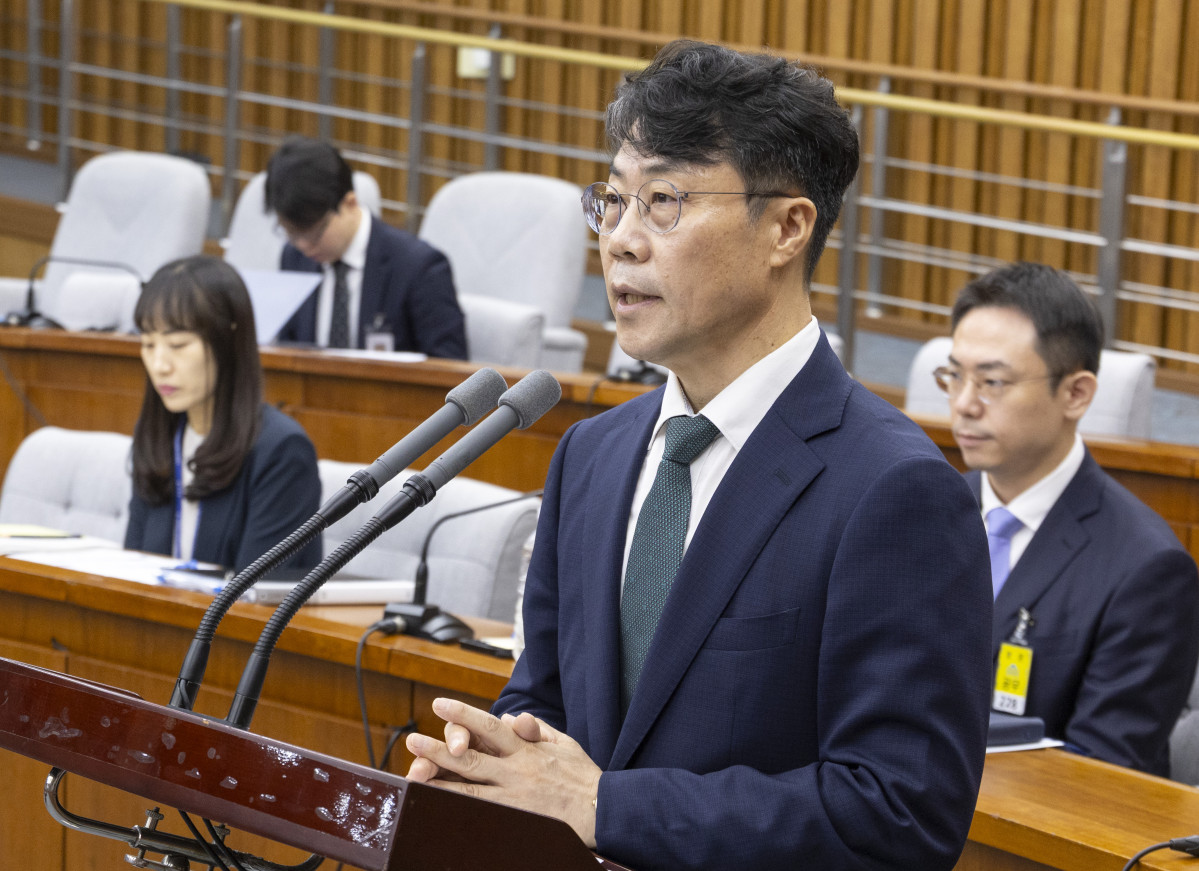 ▲김성수 대법과 후보자가 14일 국회에서 열린 대법관(김성수) 임명 동의에 관한 인사청문특별위원회 청문회에 출석해 선서를 마친 뒤 인사말을 하고 있다. (연합뉴스)