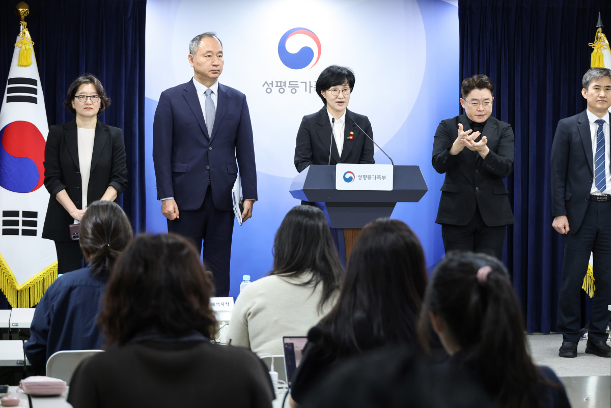 ▲원민경 성평등가족부 장관이 16일 서울 종로구 정부서울청사에서 임신중지 약물 도입 방안 브리핑을 하고 있다. (연합뉴스)