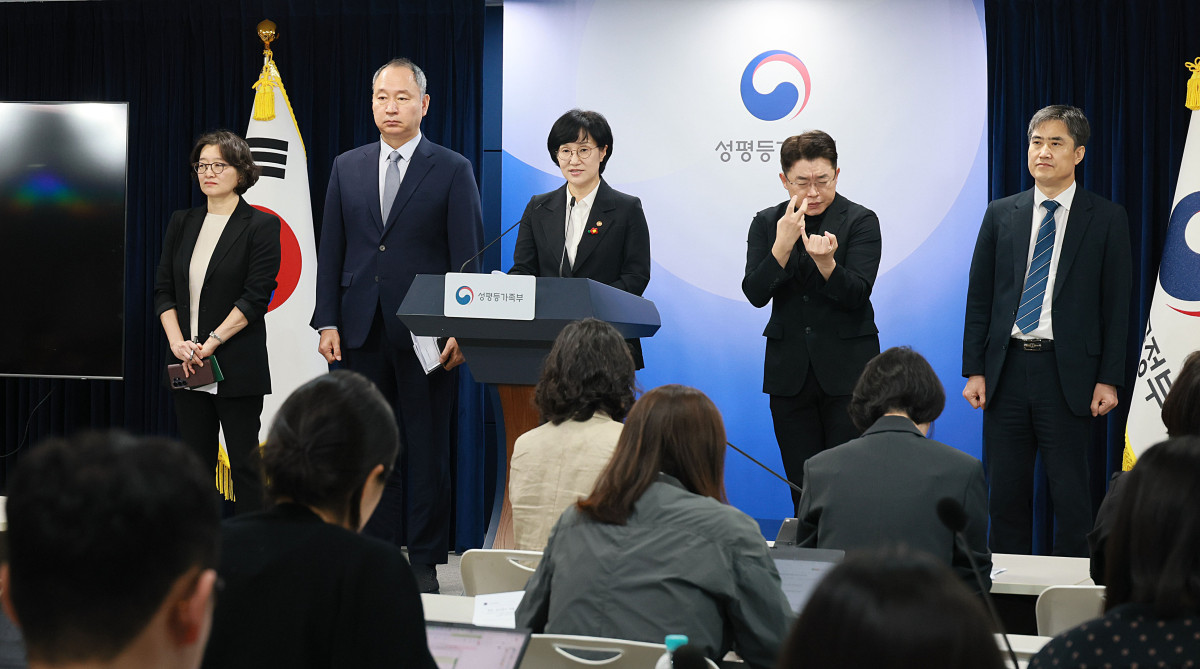 ▲원민경 성평등가족부 장관이 16일 서울 종로구 정부서울청사에서 임신중지 약물 도입 방안 브리핑을 하고 있다. (사진=성평등가족부)