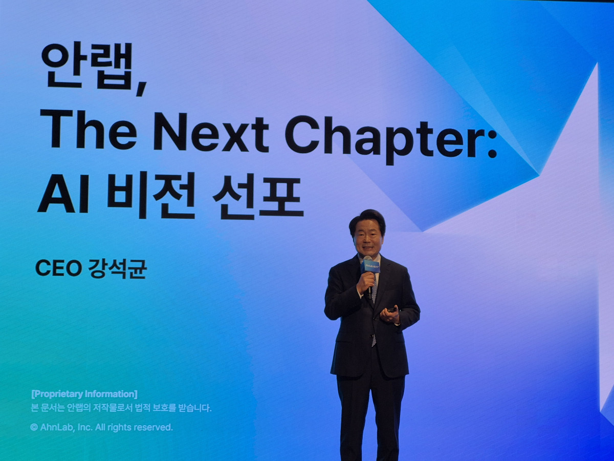 ▲16일 웨스틴 서울 파르나스에서 진행된 안랩 기자간담회에서 강석균 대표가 AI 비전을 밝히고 있다. 김연진 기자 yeonjin@