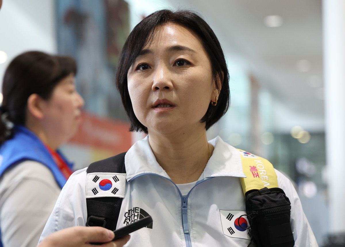 ▲2026 아이치·나고야 아시안게임에 출전하는 대한민국 기계체조 국가대표 민아영 감독이 16일 일본 아이치현 츄부국제공항을 통해 입국해 취재진 질문에 답하고 있다. (연합뉴스)