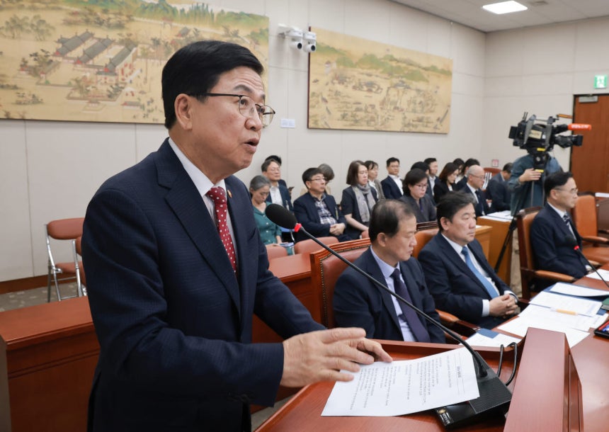 ▲최교진 교육부 장관이 16일 국회 교육위원회 전체회의에서 대입 원서접수시스템 장애 관련 현황과 조치 방안을 보고하고 있다. (연합뉴스)