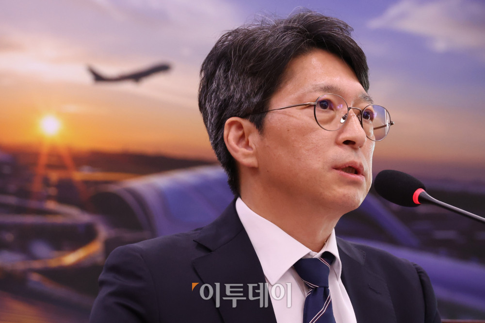 ▲홍지선 국토교통부 장관 후보자가 16일 서울 여의도 국회에 국토교통위원회에서 열린 인사청문회에서 의원 질의에 답하고 있다. 고이란 기자 photoeran@