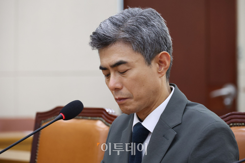 ▲강신철 국방부 장관 후보자가 16일 서울 여의도 국회 국방위원회에서 열린 인사청문회에서 의원 질의에 답하고 있다. 고이란 기자 photoeran@