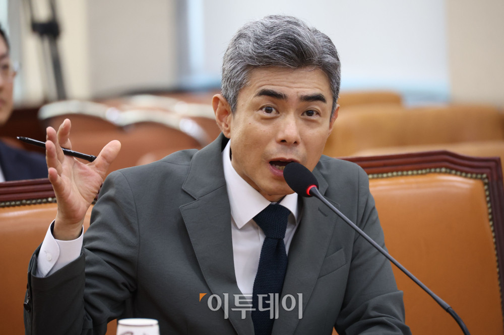 ▲강신철 국방부 장관 후보자가 16일 서울 여의도 국회 국방위원회에서 열린 인사청문회에서 의원 질의에 답하고 있다. 고이란 기자 photoeran@