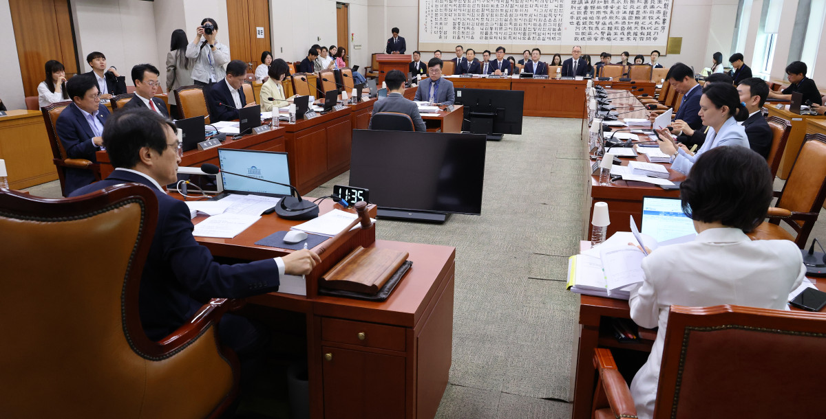 ▲국회 법제사법위원회 법안심사제1소위원장인 더불어민주당 김의겸 의원이 16일 국회에서 법안소위를 개회하고 있다. 사진=연합뉴스
