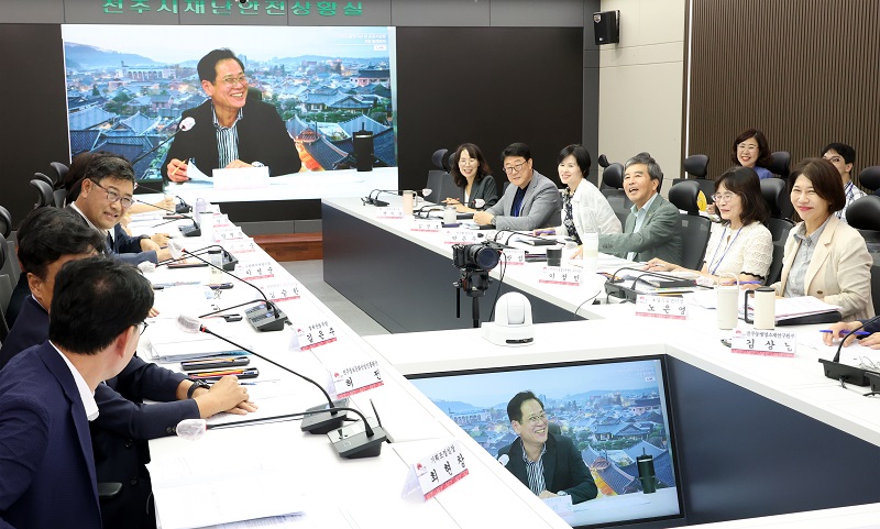 ▲조지훈 전주시장이 16일 열린 전주시 출연기관 및 공공기관장 9월 월례회의에서 주요 현안을 논의하고 있다. (사진제공=전주시)