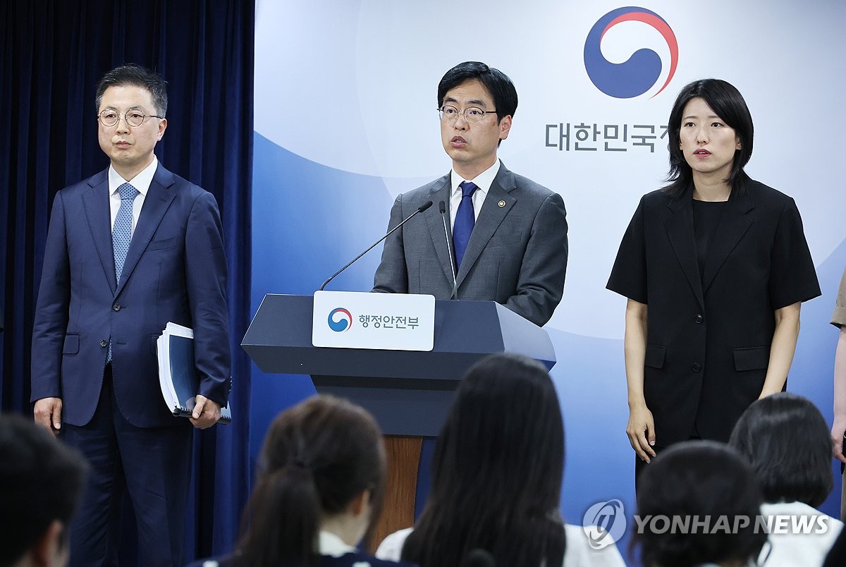 ▲김민재 행정안전부 차관이 지난달 4일 서울 종로구 정부서울청사에서 중대범죄수사청 개청 진행 상황 관련 브리핑을 하고 있다. (연합뉴스)