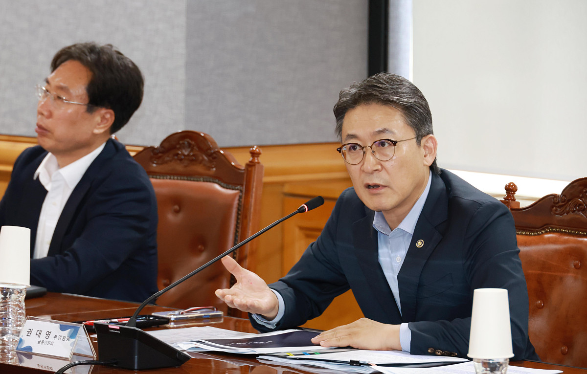 ▲권대영 금융위원회 부위원장이 25일 서울 중구 은행회관에서 열린 개인신용정보 동의제도 개편 법률자문단 2차 회의에 참석, 발언하고 있다. (연합뉴스)