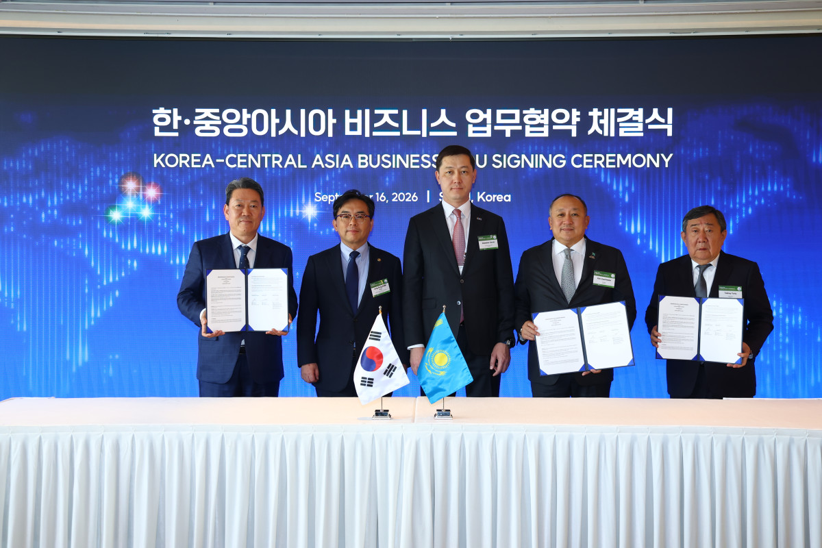 ▲(왼쪽부터) 현대차그룹 기획조정담당 서강현 사장, 산업통상자원부 박정성 통상교섭본부장, 카자흐스탄 외교부 투자위원회 아르닥 제베셰프 (Ardak Zebeshev) 위원장, 유나이티드 그룹 알라타우 비야체슬라프 킴 회장, 카스피안 그룹 최유리 회장. (사진=현대차그룹)