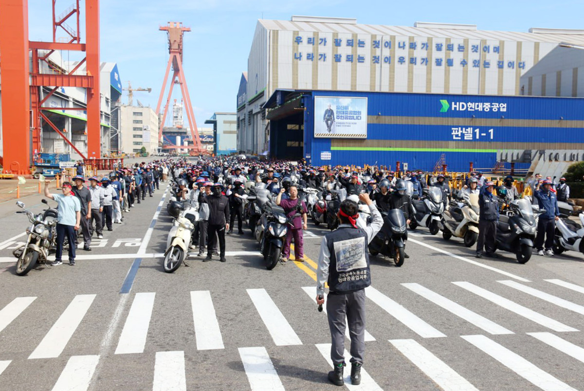 ▲지난 11일 HD현대중공업 노동조합이 4시간 부분 파업을 벌이고 있다. (사진제공=HD현대중공업 노동조합)