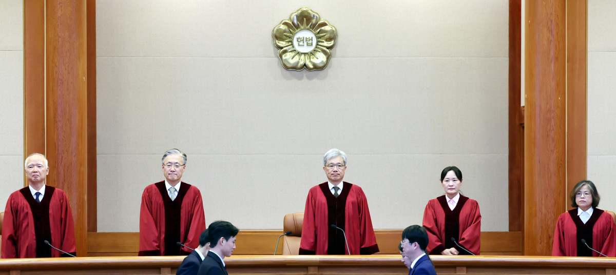 ▲김상환 헌법재판소장이 17일 오후 서울 종로구 헌법재판소에서 열린 '2026헌가1 구 지방세법 제47조 제1호 등 위헌제청' 등 총 41건의 심판사건에 대한 선고에 참석하고 있다. (뉴시스)