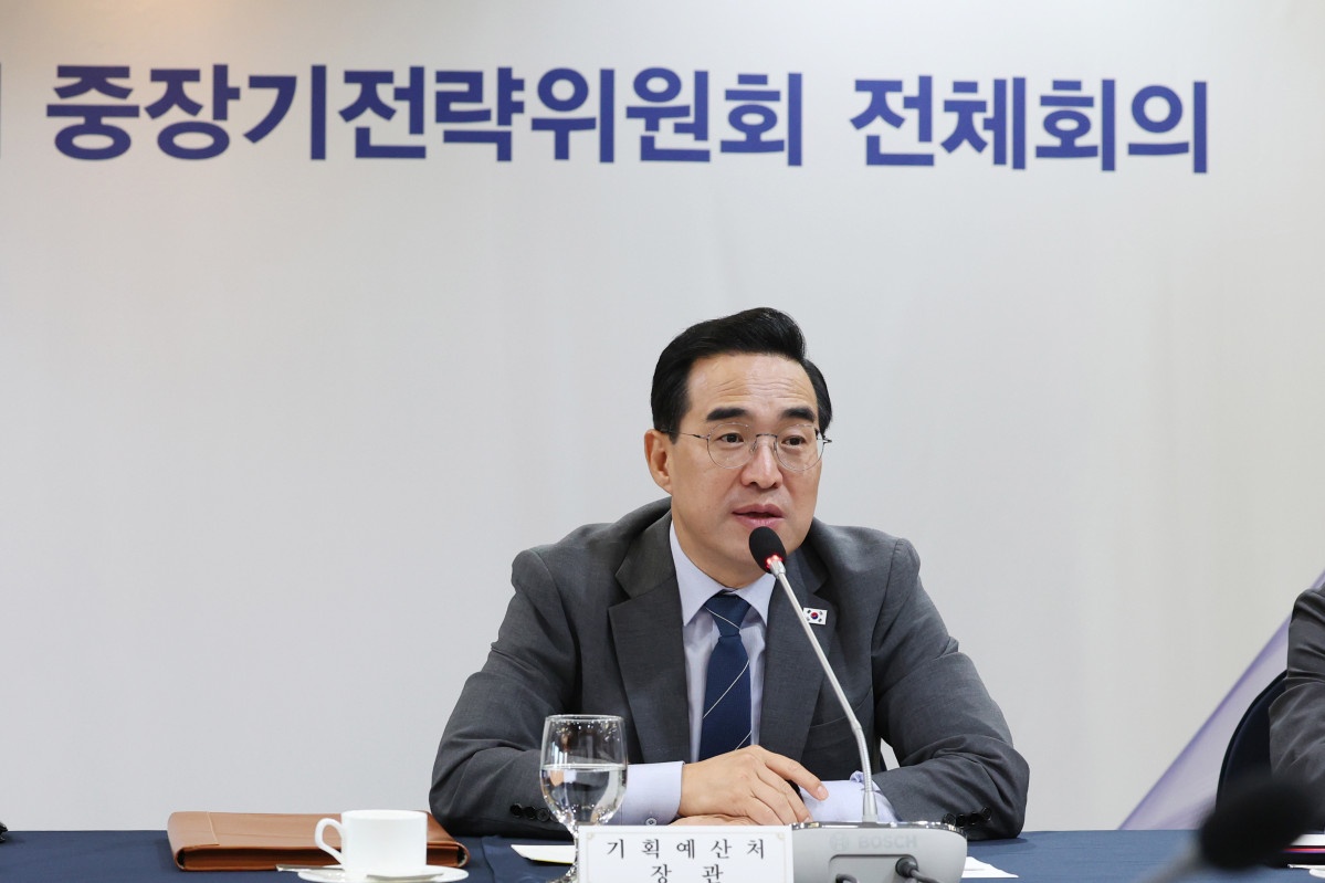 ▲박홍근 기획예산처 장관이 9월 18일 오전 서울 중구 한국프레스센터 서울클럽홀에서 열린 중장기전략위원회 제4차 전체회의에서 모두발언을 하고 있다. (사진제공=기획예산처)