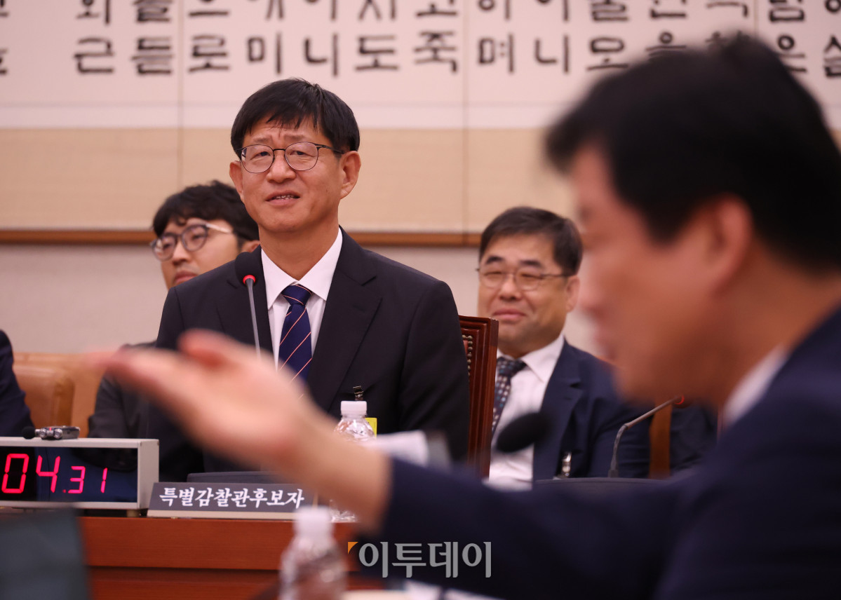 ▲최길수 특별감찰관 후보자가 18일 서울 여의도 국회 법제사법위원회에서 열린 인사청문회에서 의원 질의에 답하고 있다. 고이란 기자 photoeran@