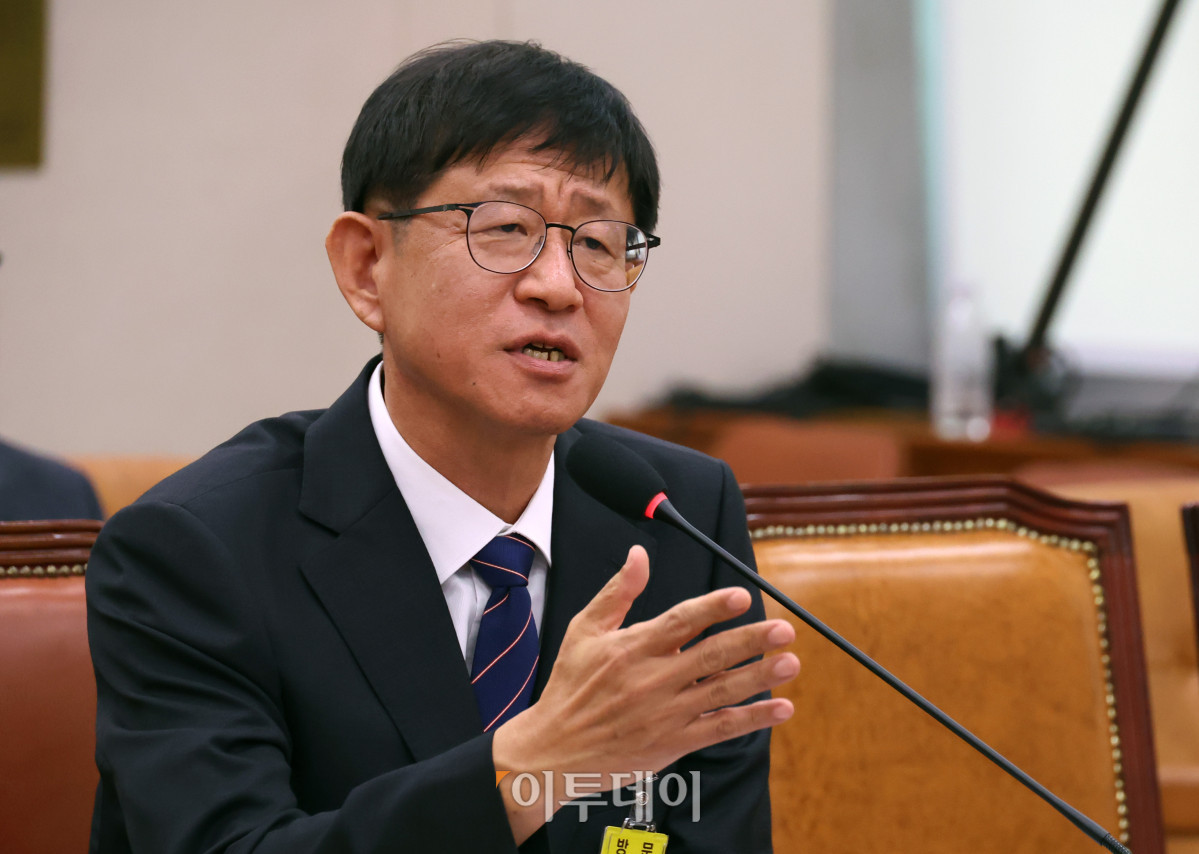 ▲최길수 특별감찰관 후보자가 18일 서울 여의도 국회 법제사법위원회에서 열린 인사청문회에서 의원 질의에 답하고 있다. 고이란 기자 photoeran@