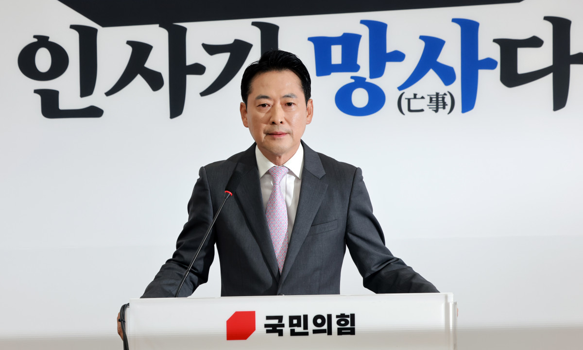 ▲국민의힘 장동혁 대표가 18일 국회에서 이재명 대통령 기자회견과 관련해 입장을 밝히고 있다. (연합뉴스)