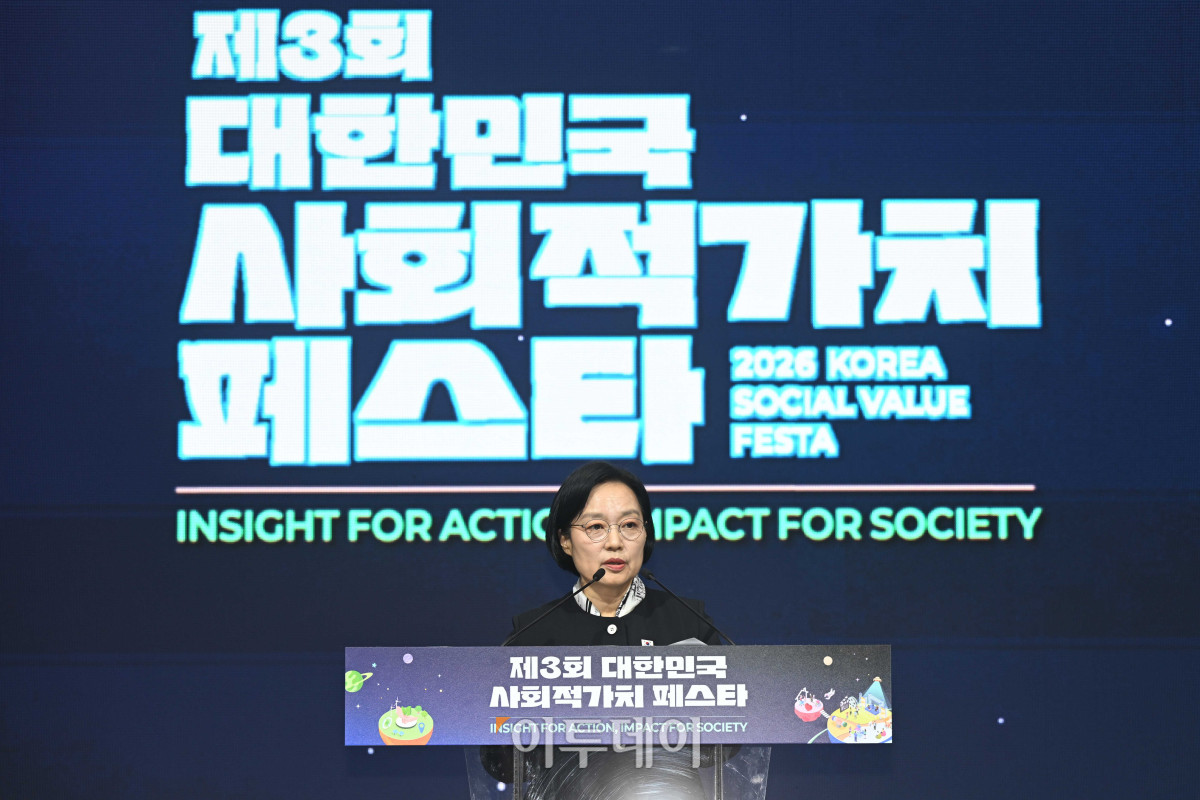 ▲한성숙 국무총리가 21일 오후 서울 강남구 코엑스에서 열린 제3회 대한민국 사회적 가치 페스타 개회식에서 축사를 하고 있다. 고성준 기자 joonko1@