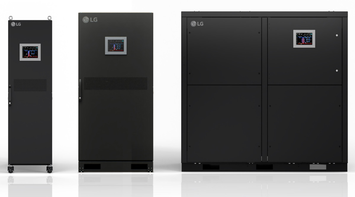 ▲LG전자의 액체냉각 솔루션 CDU(Coolant Distribution Unit) 라인업. (왼쪽부터) 600㎾, 1㎿, 2.5㎿ 제품. (사진=LG전자)