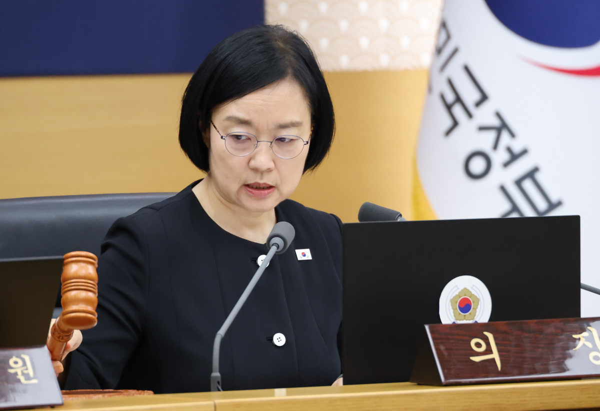 ▲한성숙 국무총리가 22일 세종시 정부세종청사에서 열린 국무회의에서 의사봉을 두드리고 있다. (연합뉴스)