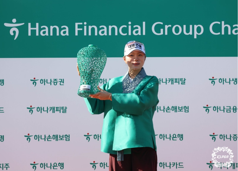 ▲한국여자프로골프(KLPGA) 투어 하나금융그룹 챔피언십에서 우승한 김민선(김민선7) 선수. (사진제공=KLPGA)